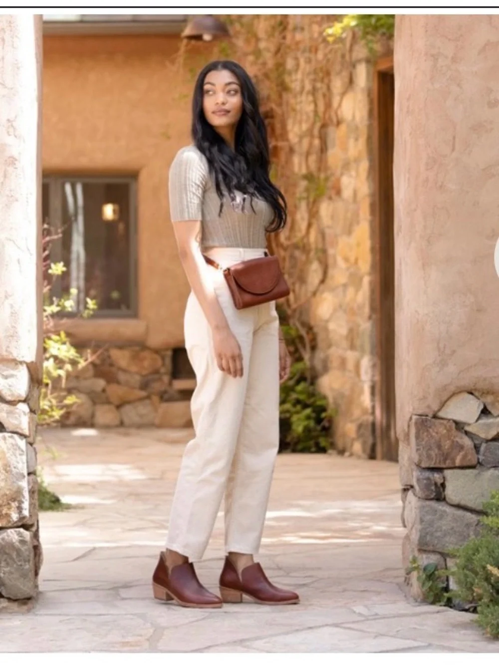 Nisolo Cleo Convertible Clutch in Woven Brandy Leather - Picture 6 of 8